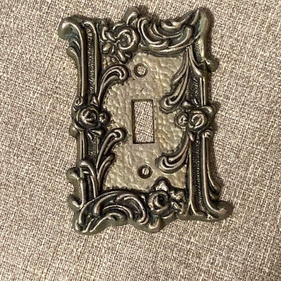 Vintage Ornate Vernon Metal Single Toggle Light Switch Cover Plate - Picture 1 of 9
